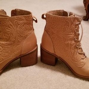 Sofft tan ankle boots, hardly worn, size 8.5